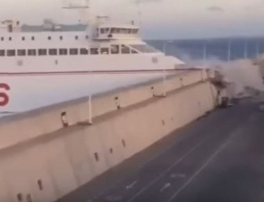 Κανάρια Νησιά: Καρέ - καρέ η σφοδρή πρόσκρουση πλοίου σε λιμάνι (βίντεο)